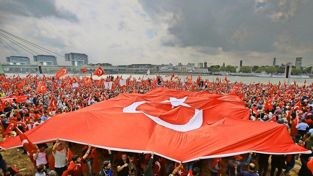 Pro-Erdogan-Großdemonstration: Türken feiern  ihren Helden vom Bosporus
