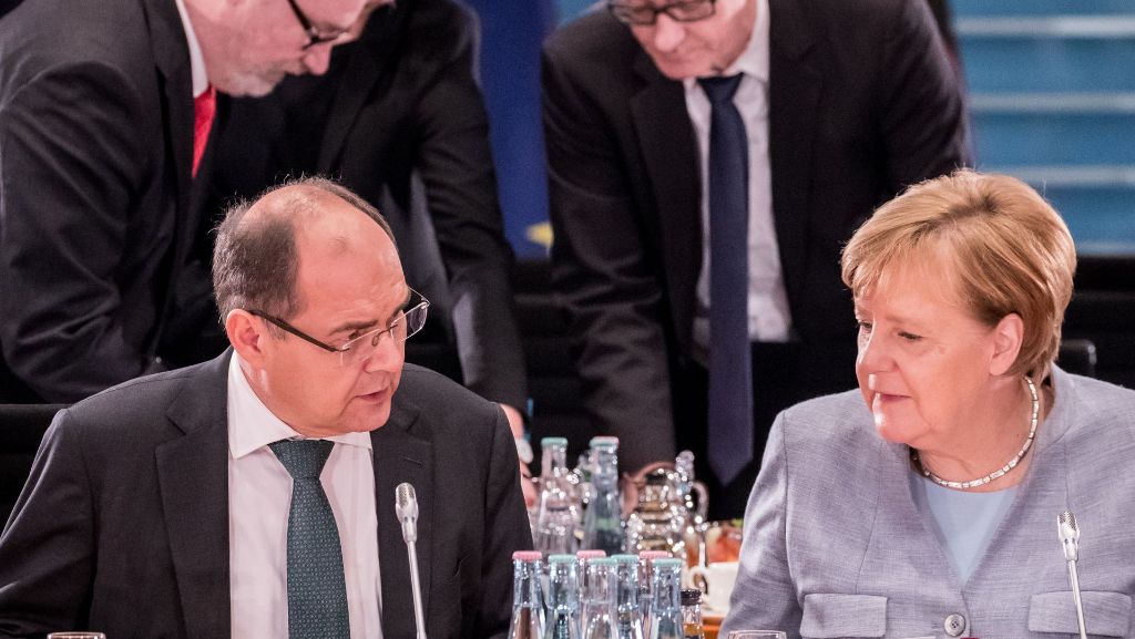 Streit über Glyphosat: Merkel: Schmidt hat sich nicht an Weisung gehalten