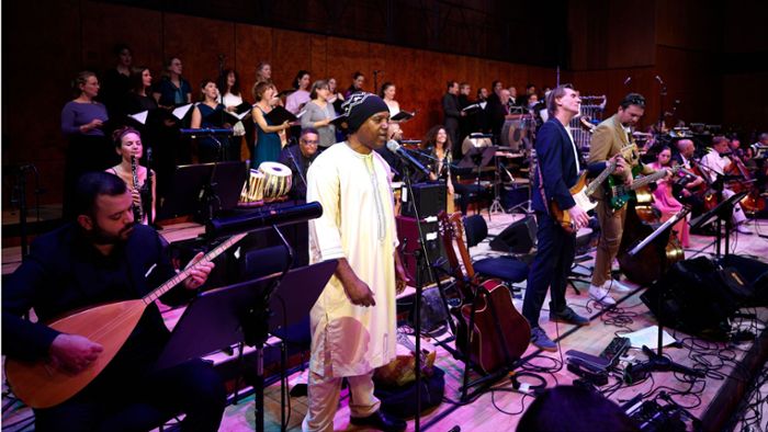 Adrian Werum und das Orchester der Kulturen: Der Musicaldirigent kommt zu großem Konzert ins Stuttgarter Theaterhaus