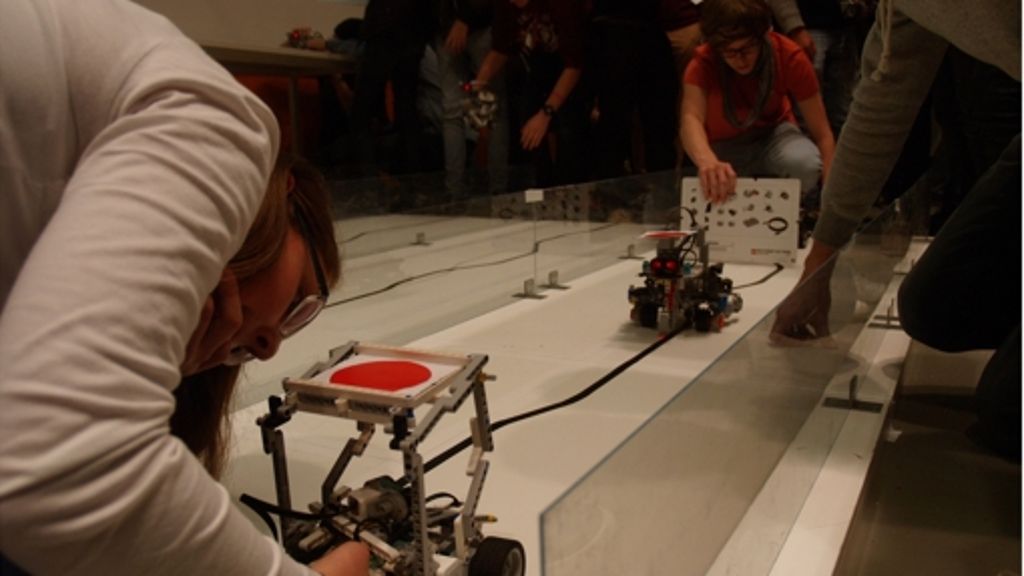 Roborace in Stuttgart Vaihingen: Beim Roboterbau sind die Schüler unschlagbar