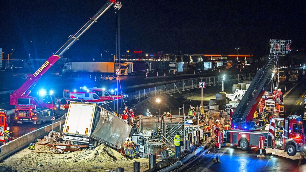 Nach Lkw-Unfall auf A 8: Reparaturarbeiten an Tunnelbaustelle dauern noch an