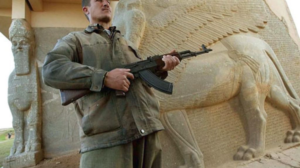 IS-Kämpfer zerstören Kultugut: Historischen Ruinenstadt Nimrud planiert