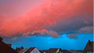 Wetter-Spektakel im Raum Stuttgart: Himmel leuchtet in satten Rottönen
