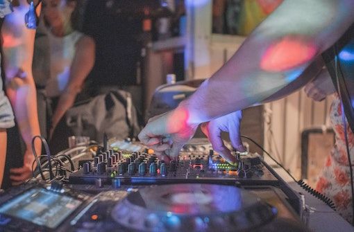 Tipps fürs Wochenende: Zwischen Festivals, Streetfood und Fotokunst - Vimarsana News