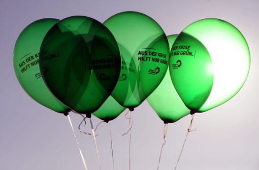 Empörung über III. Weg: „Hängt die Grünen"-Plakate – was den Fall juristisch schwierig macht - Politik - Vimarsana News