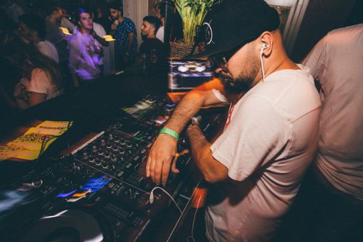 Tipps fürs Wochenende: Zwischen Club-Vibe, Eis und Super Mario - Vimarsana News