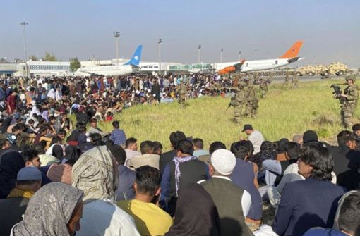 Chaos am Flughafen in Kabul: Aus Afghanistan Geretteter berichtet von Toten und Schüssen - Vimarsana News