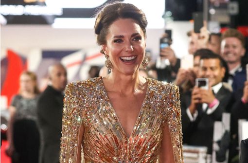 James-Bond-Premiere in London: Herzogin Kates Wow-Kleid – wie eine „Goldfinger"-Hommage - Panorama - Vimarsana News