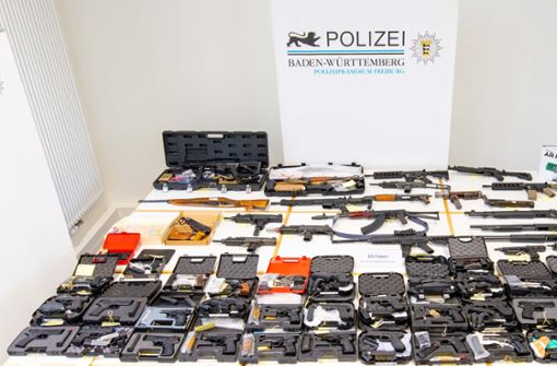 Durchsuchungen im Landkreis Emmendingen: Waffensammlung und große Mengen Munition bei 49-Jährigem gefunden - Vimarsana News