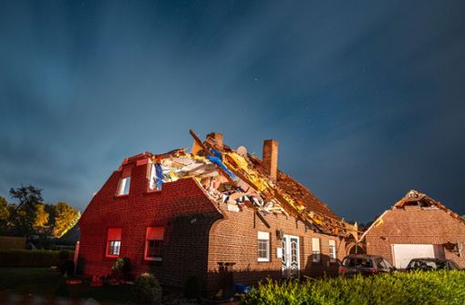 Unwetter Großheide: Tornado in Ostfriesland hinterlässt schwere Schäden - Vimarsana News
