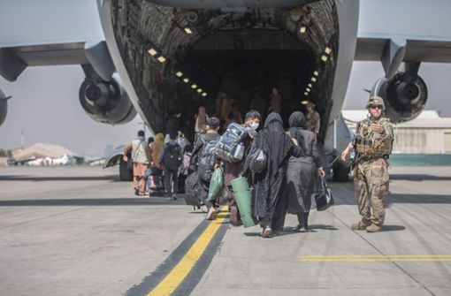 Machtergreifung der Taliban: Terrorgefahr am Flughafen Kabul - Vimarsana News