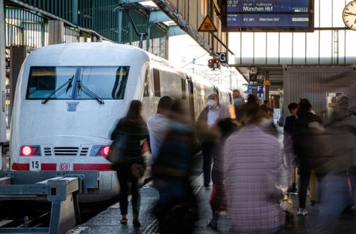 Gewerkschaft der Lokomotivführer macht ernst: Streik legt große Teile des Bahnverkehrs lahm - Vimarsana News