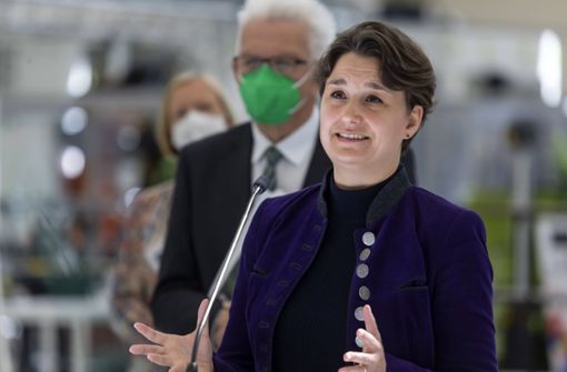 Sandra Detzer: Grünen-Landeschefin widerspricht Kretschmann – Partei bevorzugt Ampel - Vimarsana News