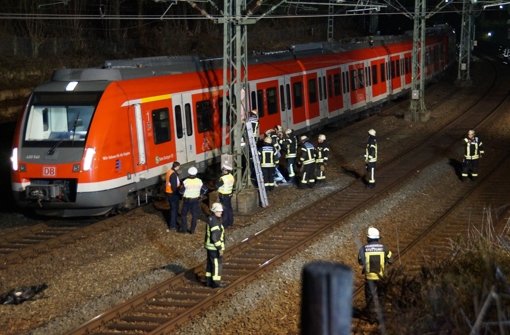 Die Feuerwehr war im Einsatz, als die Bahnen liegenblieben. Foto: 7aktuell.de/Moormann