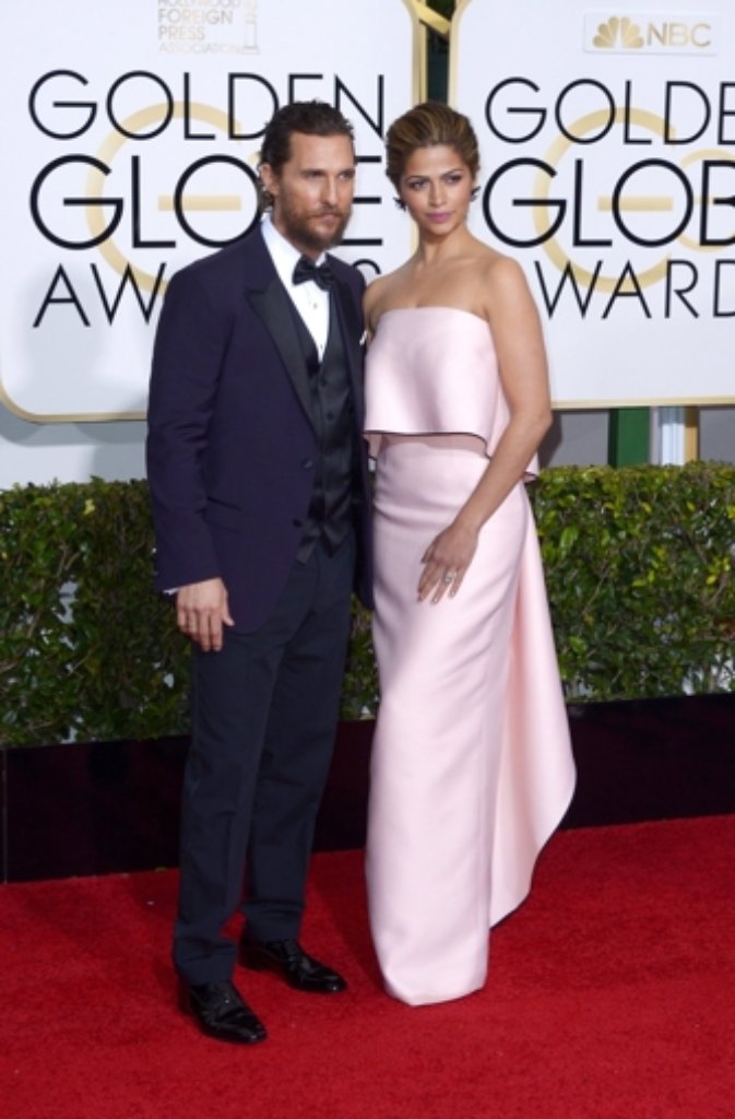 Matthew McConaugheys Frau Camila Alves ist für gekonnte Auftritte bekannt. Auch diese Monique-Lhuillier-Robe in zartem Rosé ist ein Gewinnerkleid. Für fast mehr Aufsehen sorgten allerdings ihre neuen blonden Strähnchen.