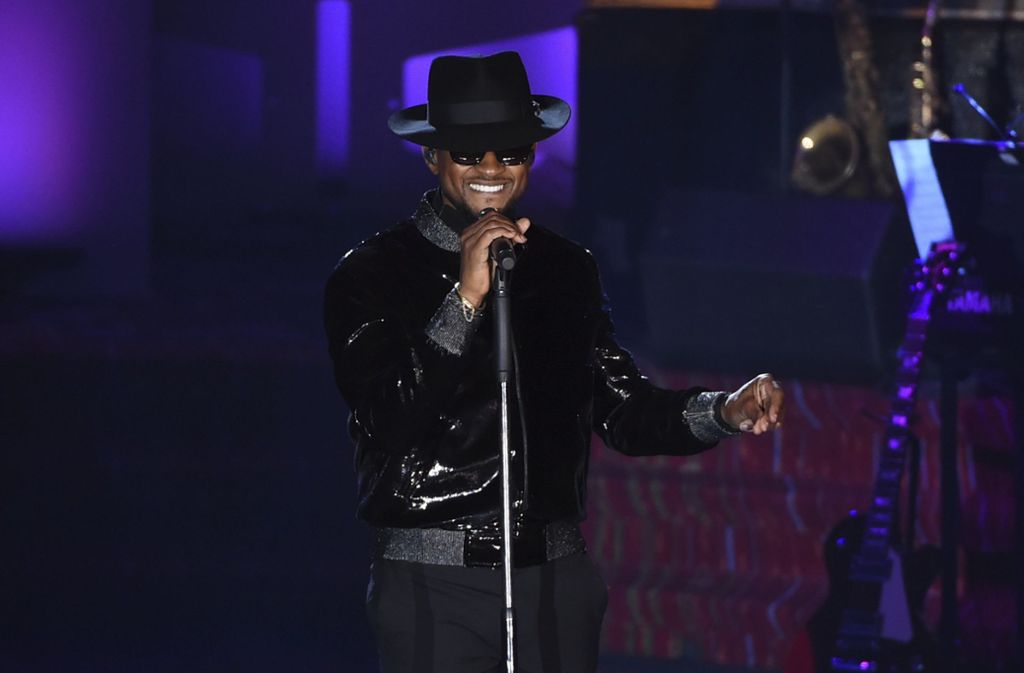 Mit einer kleinen Showeinlage versorgte R&B-Sänger Usher das Publikum.