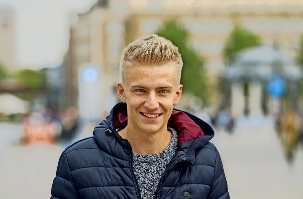 Nico Zaiser (20, Student aus Owen): „Politiker sollten lieber handeln als Reden zu schwingen. Deutschland sollte seine Position als politischer und wirtschaftlicher Ruhepol in der Welt festigen. Die Politiker müssen mehr Alleinstellungsmerkmale aufzeigen.“