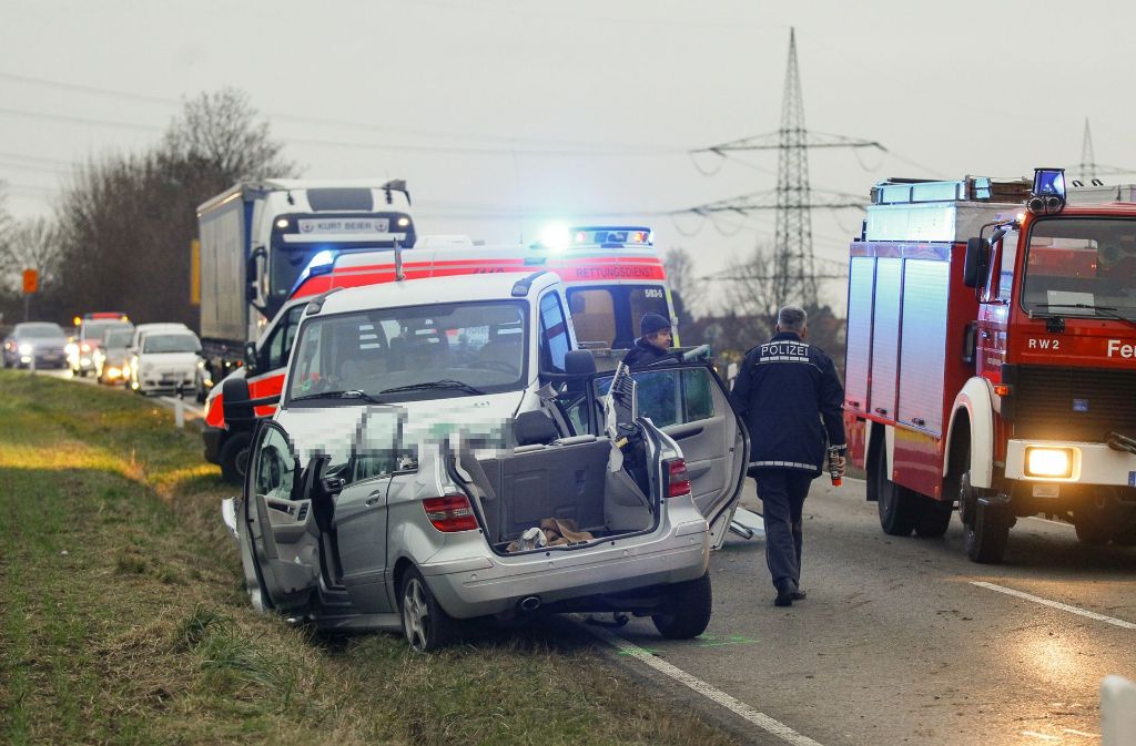 Bei dem Unfall ist der Mercedes des 88-Jährigen total zerstört worden.