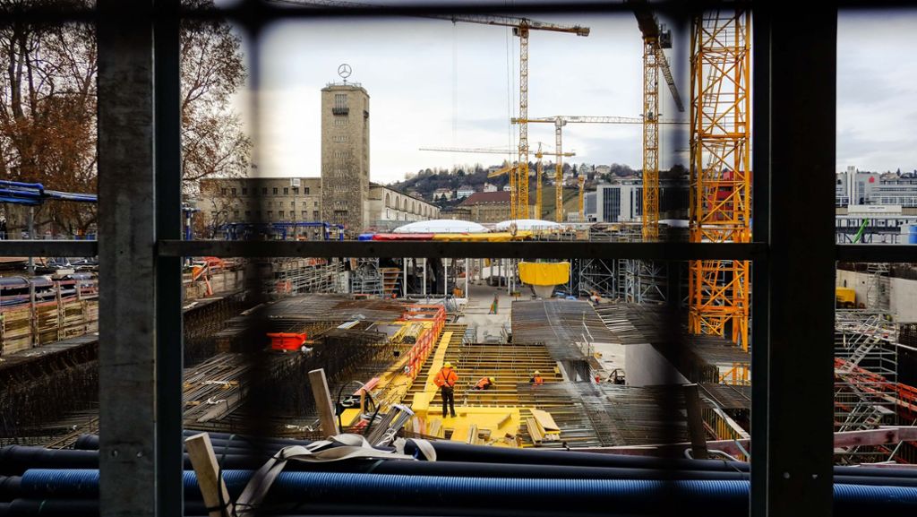  Eine Drohne zeigt die Baustelle des Stuttgarter Hauptbahnhofs aus neuen Perspektiven. Mit an den Aufnahmen beteiligt: der Vize-Weltmeister im Renndrohnenflug. 