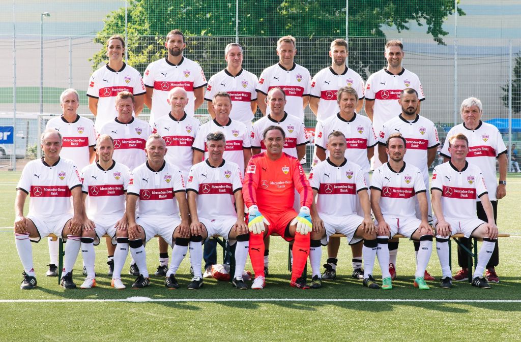 Das gesamte Team der VfB-Altstars.