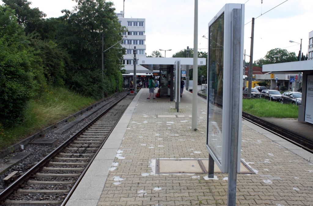 Ein ähnlicher Blick auf die heutige Station Plieningen. Linker Hand wurde seitdem ein Erdwall aufgeschüttet.