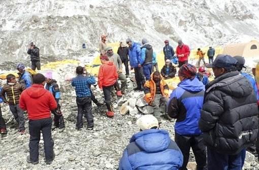 Bei dem Erdbeben am Samstag wurde das Basislager am Mount Everest von einer Lawine getroffen. Foto: EPA