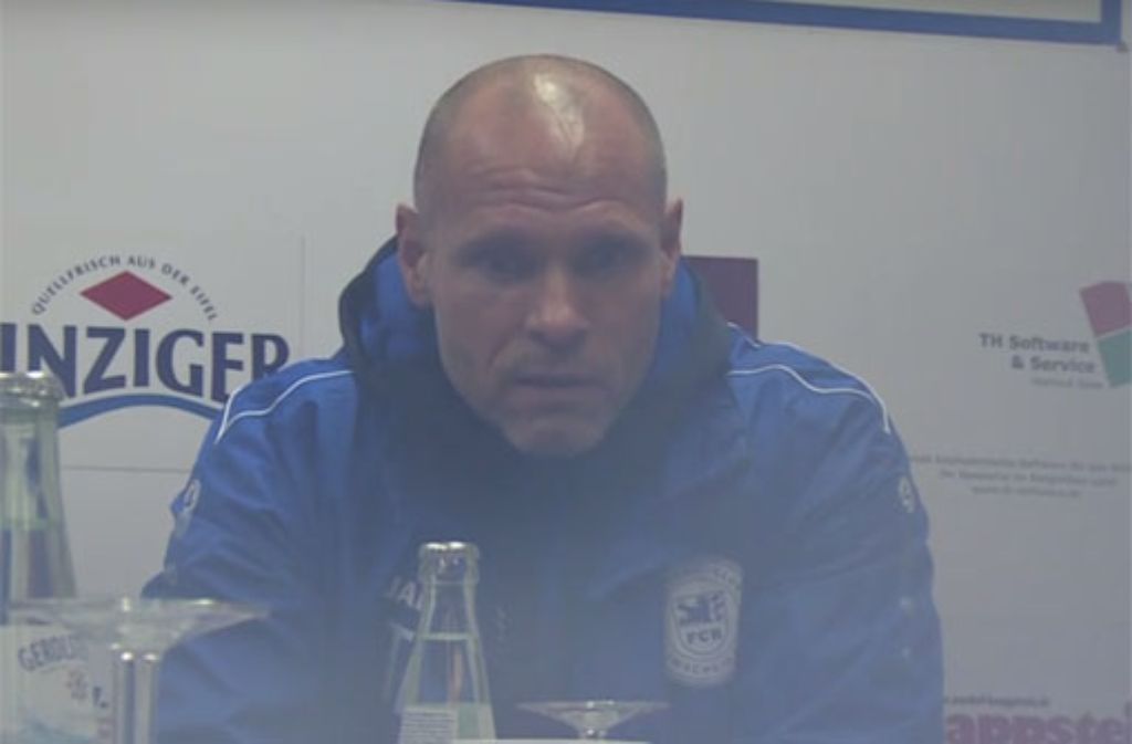 Thorsten Legat zeigt sich als Trainer des Landesligisten FC Remscheid gerne mal emotional geladen.  Foto: Screenshot red