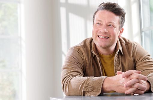 Jamie Oliver hat gut lachen. Als Kind und Jugendlicher hatte er mit einer Lese- und Rechtschreibschwäche zu kämpfen. Heute verkauft er sehr, sehr viele Kochbücher. Foto: Paul Stuart
