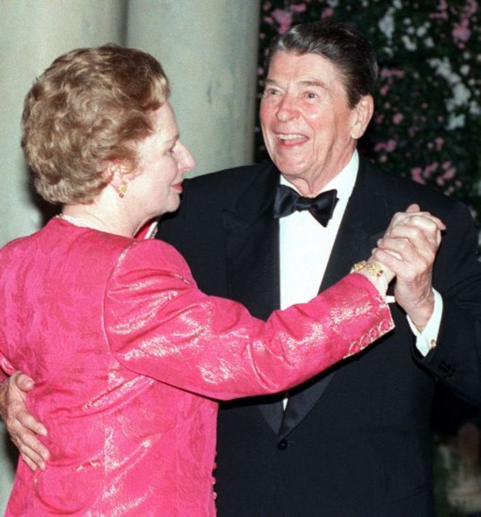 Mit Reagan, dem damals mächtigsten Mann der Welt, schwang die Lady am 16. November 1988 beim Staatsbankett im Weißen Haus sogar das Tanzbein.