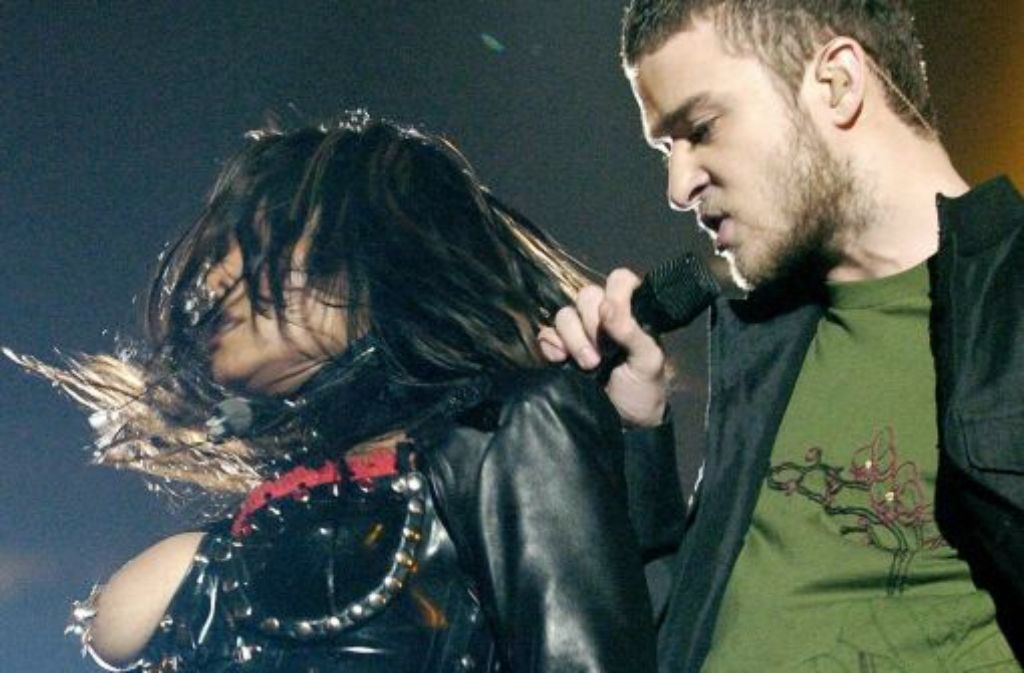 Der Auftritt von Janet Jackson und Justin Timberlake ging 2004 als "Nipplegate" in die Fernsehgeschichte ein. Timberlake hatte seiner Kollegin "versehentlich" die rechte Brust entblößt - ein PR-Coup, wie sich später herausstellte.