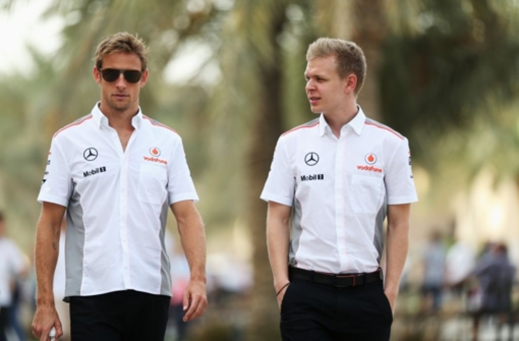 Jenson Button bleibt bei McLaren. Statt Sergio Perez wird im kommenden Jahr Kevin Magnussen (rechts) an seiner Seite fahren.