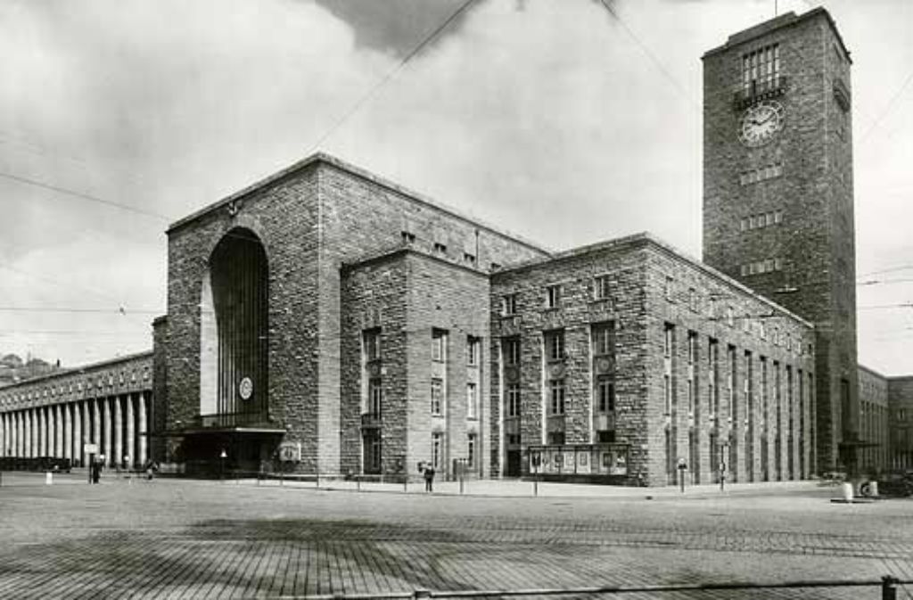 Historische Fotografie des Bahnhofsgebäudes, um 1930. Foto: dpa