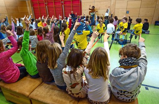 Zwei Stunden Chorprobe in den ersten beiden Stunden – und trotzdem gute Stimmung: Die Schüler der Ameisenbergschule mögen ihre Lieder. Foto: Lichtgut/Leif Piechowski
