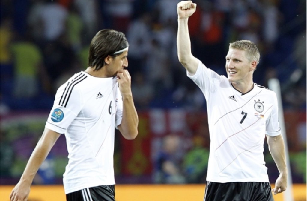 Auch bei der Europameisterschaft 2012 geben Schweinsteiger und Khedira die bewährte "Doppelsechs" - bis Italien das deutsche Fußballwunder ausbremst.