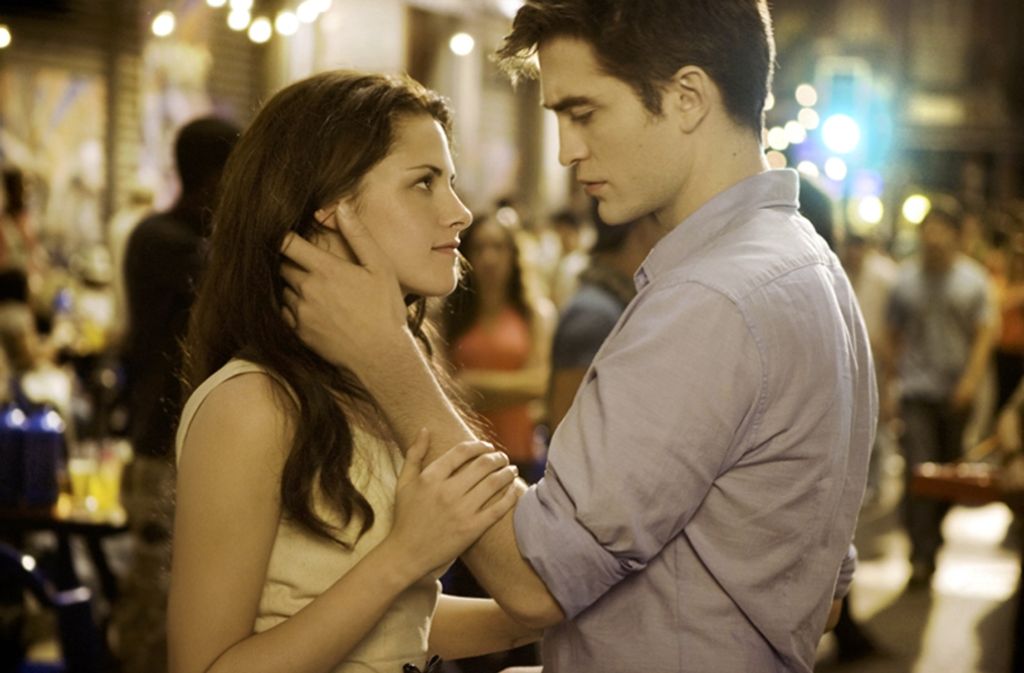 2008 wurde der erste „Twilight“-Band verfilmt mit den Schauspielern Kristen Stewart (links) und Robert Pattinson in der Hauptrollen. Trotz schlechter Kritiken für den Film wurden die beiden über Nacht zu Weltstars.