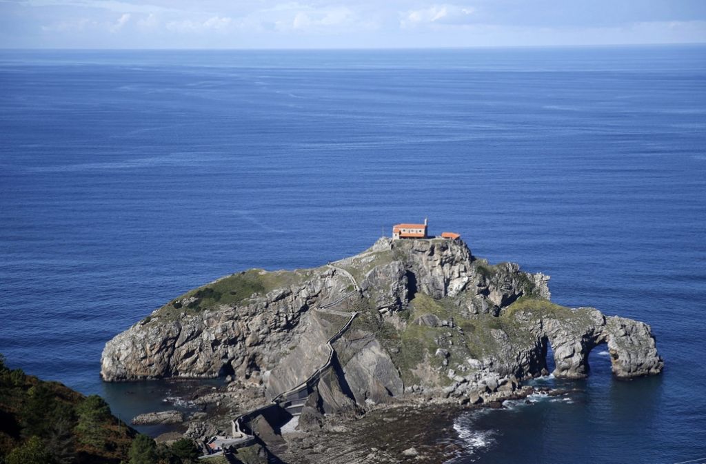 Teile der siebten Staffel von Game of Thrones wurden im Baskenland gedreht, zum Beispiel auf der Insel Gaztelugatxe im Golf von Biskaya.