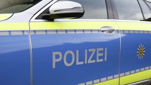 Überholmanöver bei Bietigheim-Bissingen: Porsche muss in den Grünstreifen ausweichen