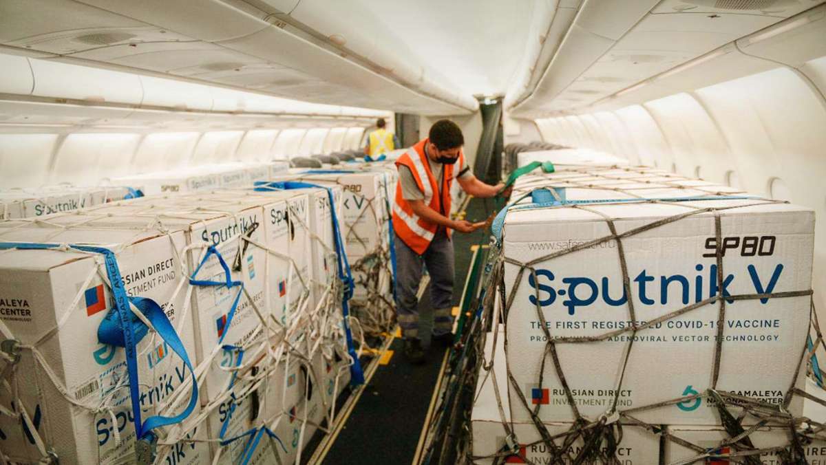 Impfstofflogistik in Coronazeiten: Flugpassagiere machen Platz für Impfstoff