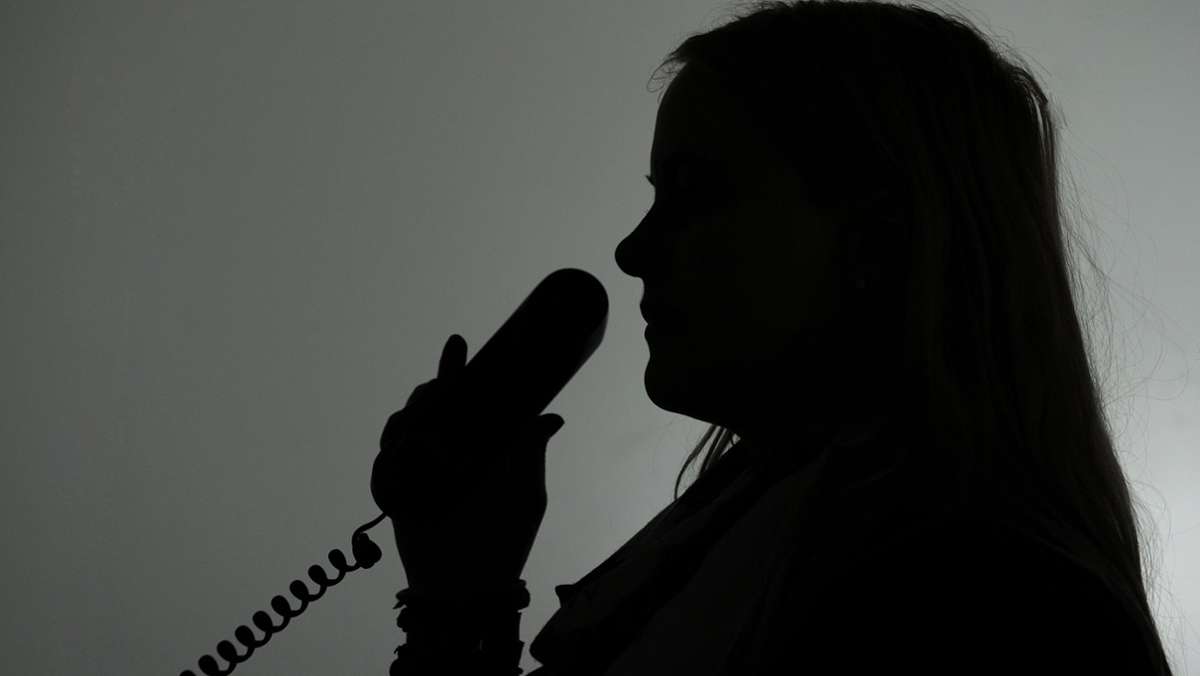 Ostfildern: Unbekannte Anruferin betrügt Seniorin