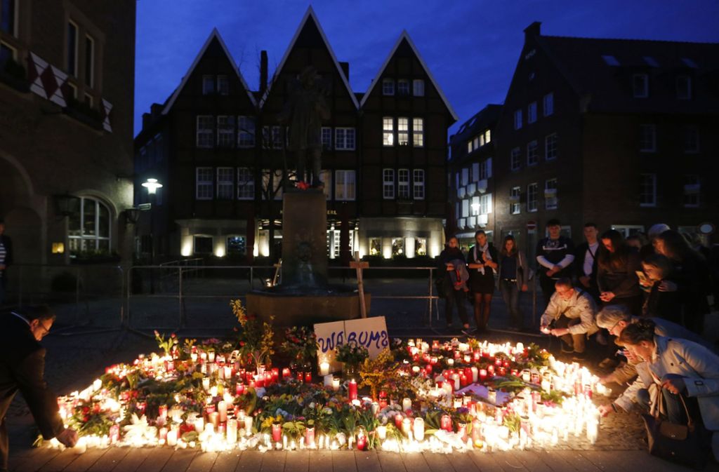 Kerzen für das Gedenken an die Opfer.