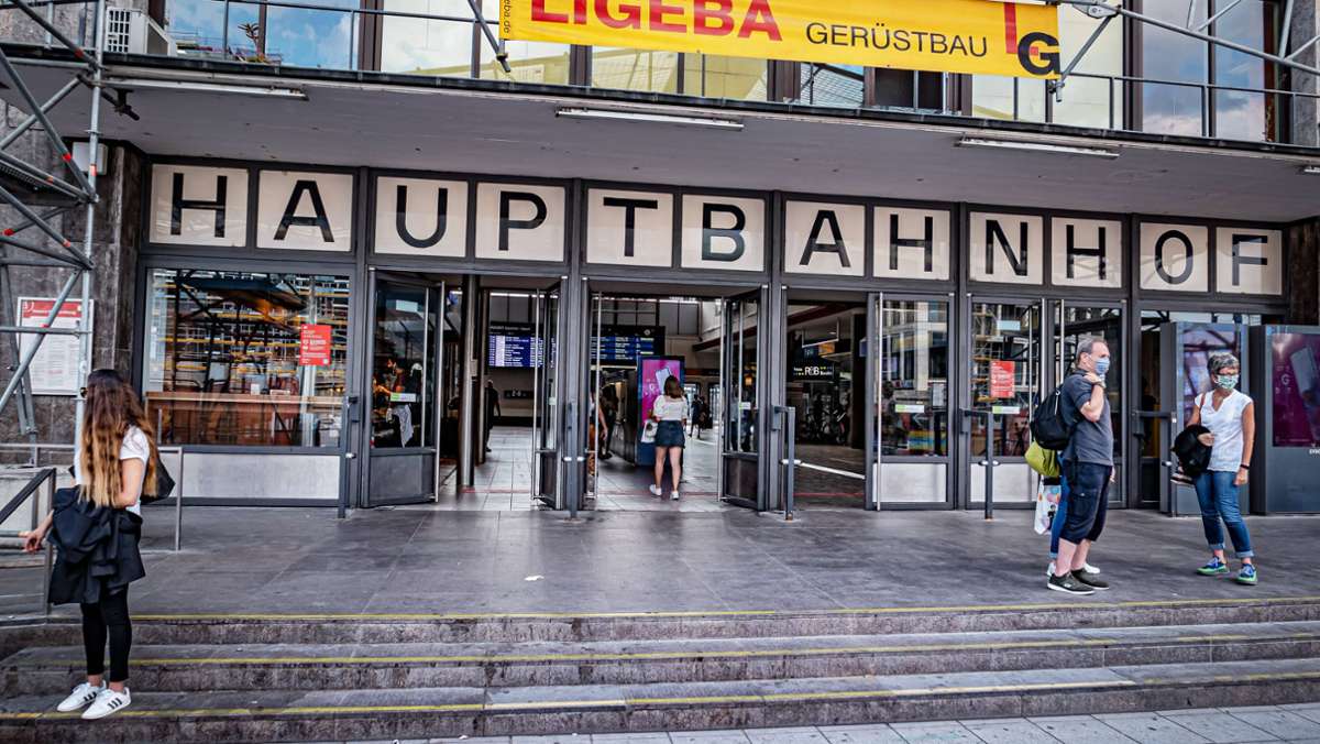 Verletzte am Ulmer Hauptbahnhof: Zwei Männer greifen Reisende und Polizisten an