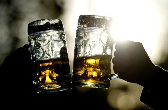 Alkohol und Nachdurst: Warum ist man durstig nach dem Bier?