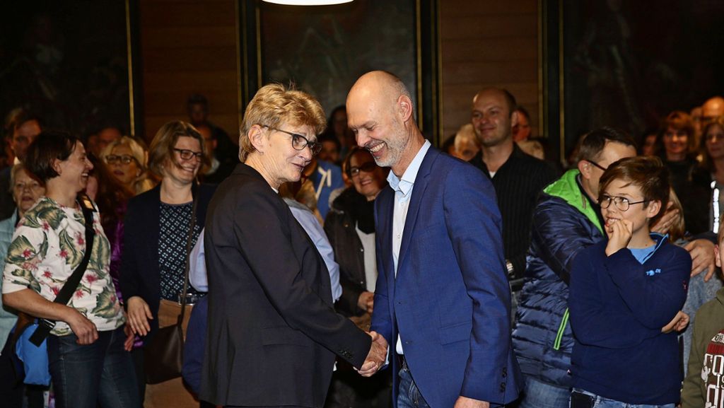  Die Wähler schicken mit einer Zustimmung von 70,9 Prozent für den Herausforderer Pascal Bader die Amtsinhaberin Angelika Matt-Heidecker in den Ruhestand. 