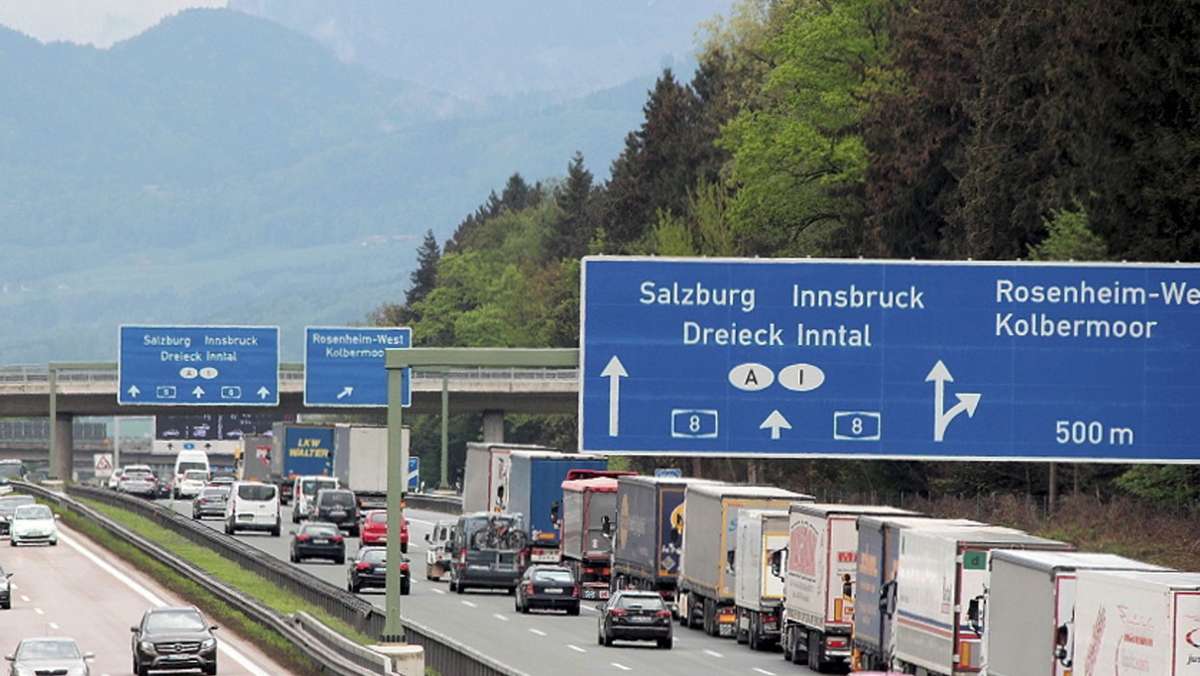 Kilometerlange Staus an Grenze: Tirol drosselt im ersten Halbjahr 2021  erneut Lkw-Verkehr