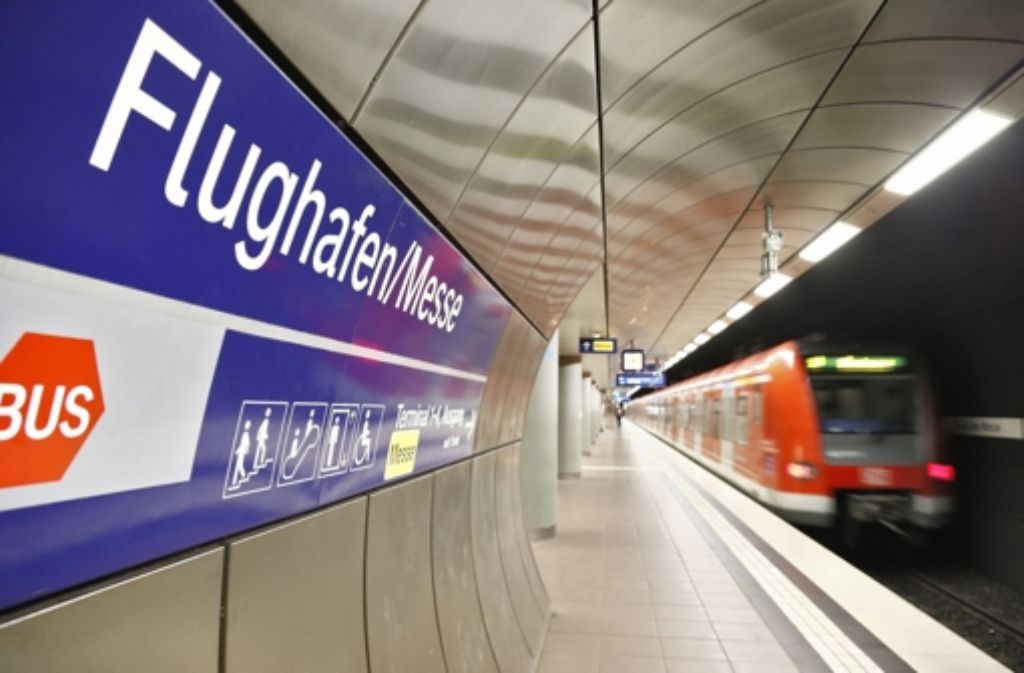 Wenn in der  bestehenden S-Bahnstation am Flughafen auch Regional- und Fernzüge halten, könnte die S-Bahn in Bedrängnis geraten. Foto: dpa