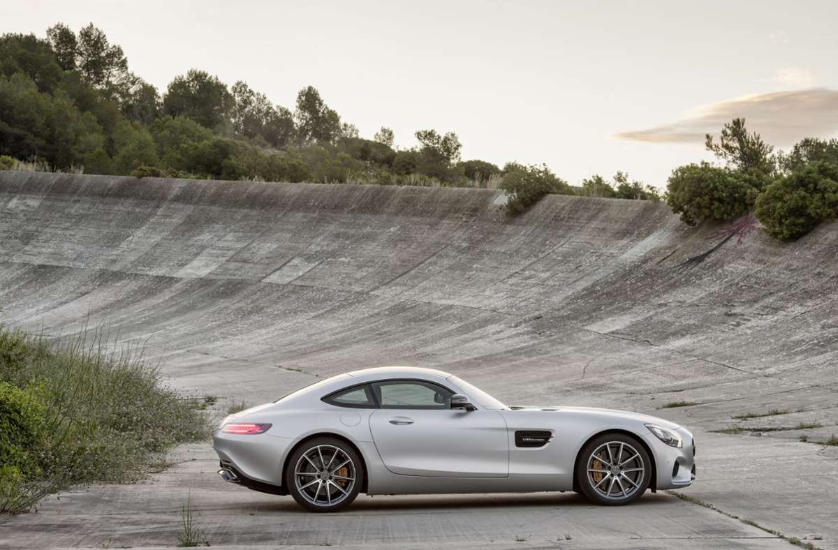 Der AMG GT von Mercedes soll dem Porsche 911 Konkurrenz machen. Eine neue Version des Sportwagens kommt im Sommer auf den Markt.