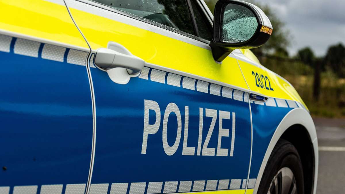 Verfolgungsfahrt auf A 8 und A 81: Nach Flucht mit Tempo 300: Polizei kennt Autobahnraser