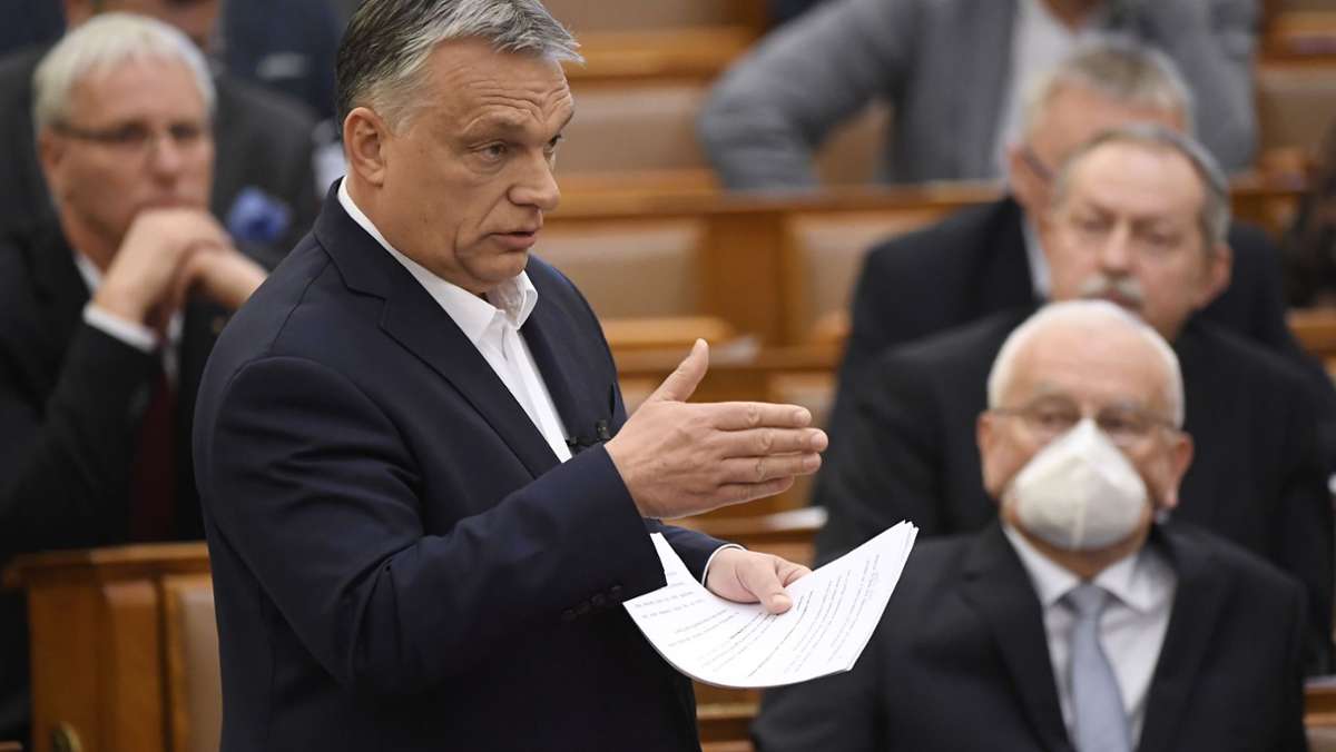  Immer wieder kritisiert die Europäische Union die Entwicklung in Budapest und beklagt autoritäre Tendenzen. Premier Victor Orbán weist jedoch alle Kritik von sich. 