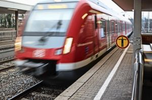 Zum VfB-Spiel am Samstag werden drei Züge der Sonderlinie S 11 eingesetzt. Foto: Lichtgut/Max Kovalenko