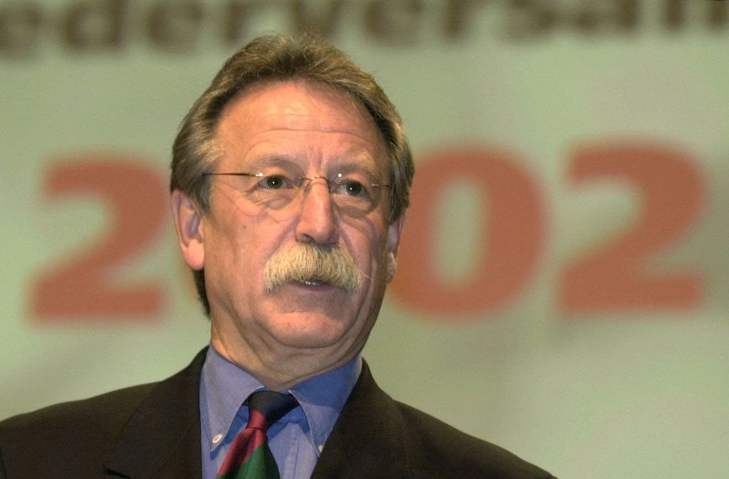 Manfred Haas war von 2000 bis 2003 Präsident des VfB und konsolidierte den Verein finanziell. In seine Amtszeit fällt die Zeit der Jungen Wilden des VfB um Kevin Kuranyi und Andreas Hinkel.